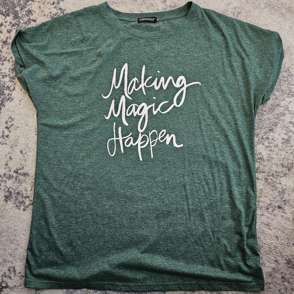 Disney fans!! Perfect shirt to wear to the park or at home. 2x tshirt.